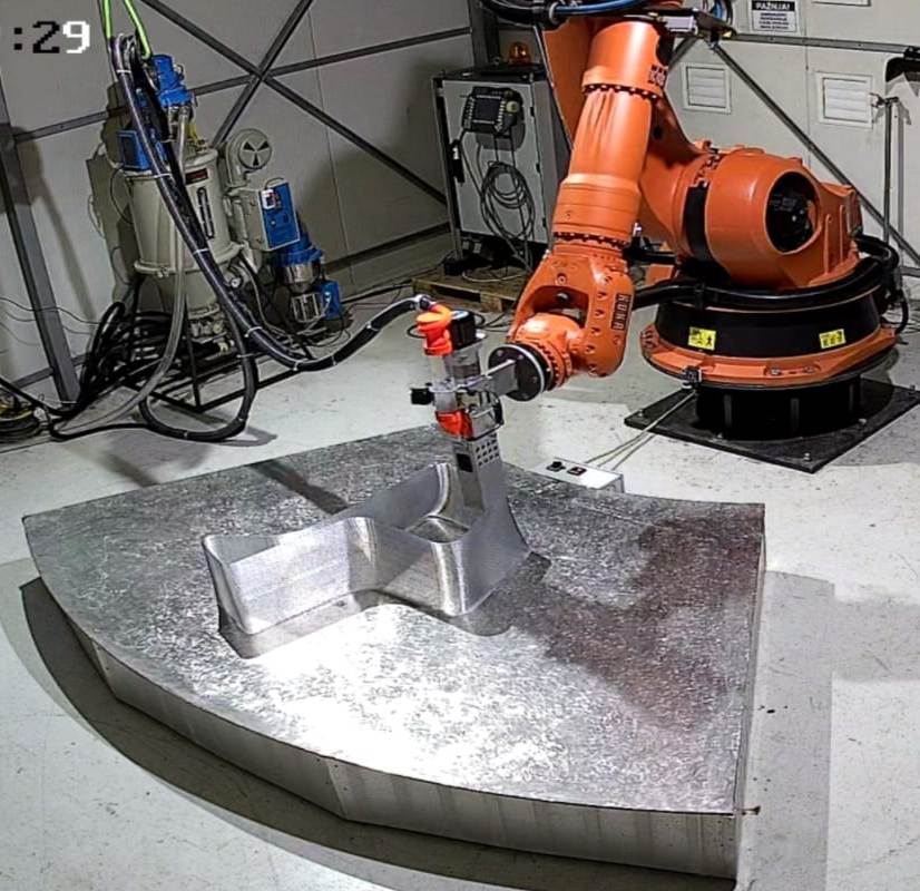 Slika 1. Robot kuka za plastiku